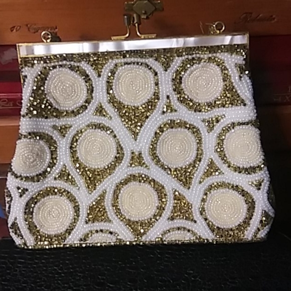 Vintage Handbags - Vintage beaded hand bag